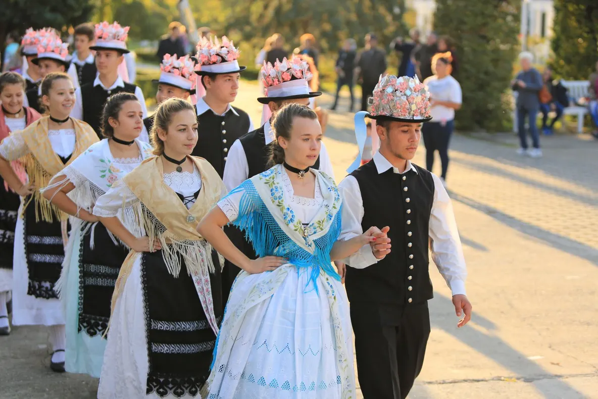 Degustare de produse tradiționale la Festivalul Minorităților
