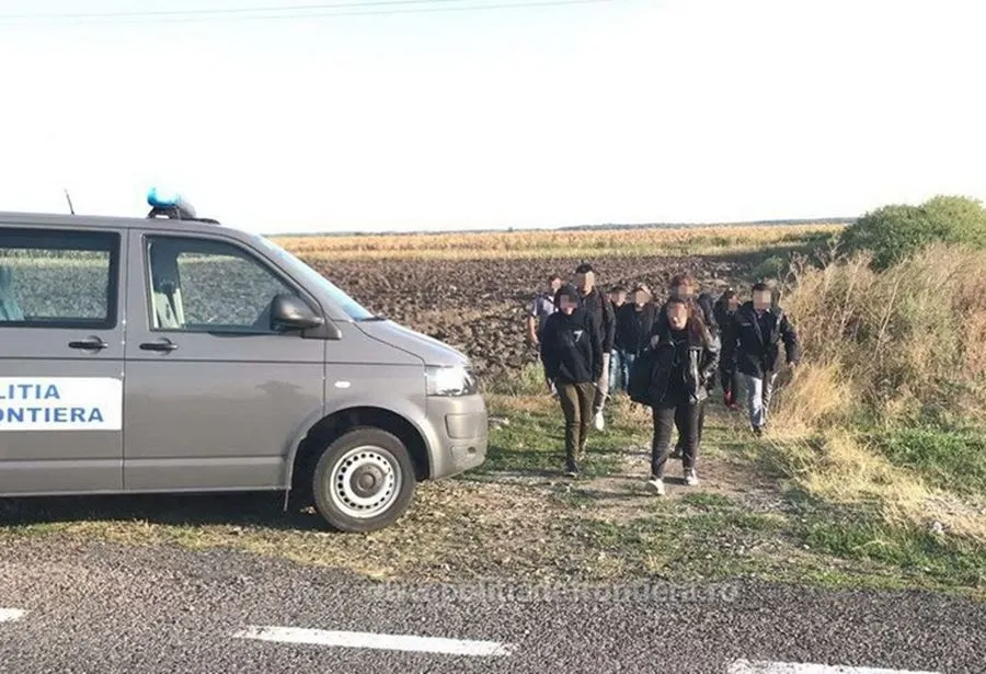Grup de migranți prins la ieșire din Timiș către Serbia