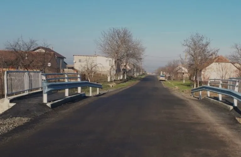 După multe peripeții, podețul de la Diniaș este gata
