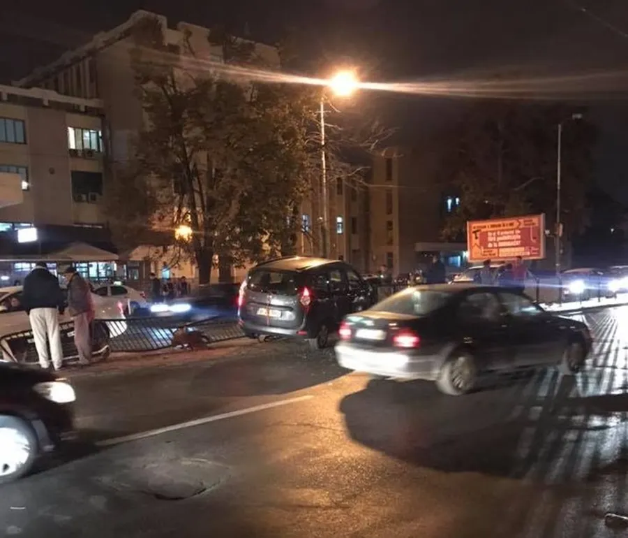 Accident in fața Gării de Nord din Timișoara. Un șofer a spulberat un gard de protecție