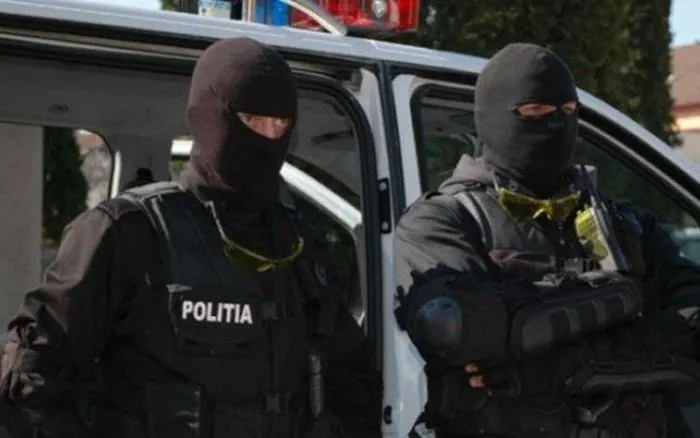 Percheziții în serie pentru destructurarea unui grup infracțional, la Timișoara. Un italian a fost înșelat cu peste o jumătate de milion de euro
