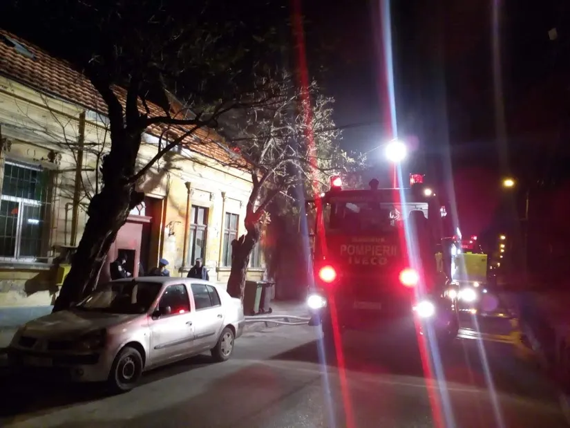 Un tânăr a fost rănit într-un incendiu