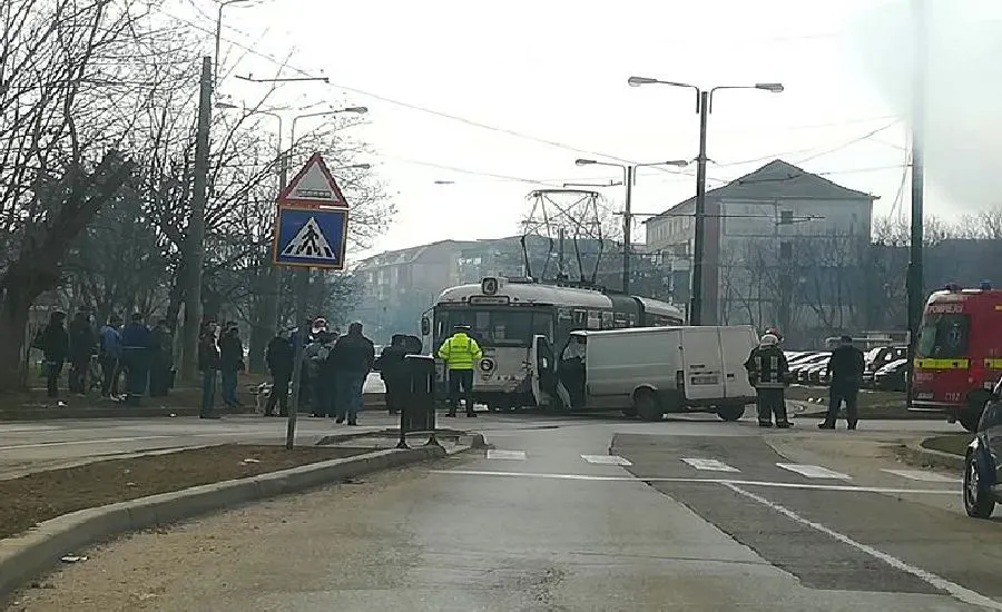 Accident cu un tramvai la Timișoara. Un bărbat a fost rănit