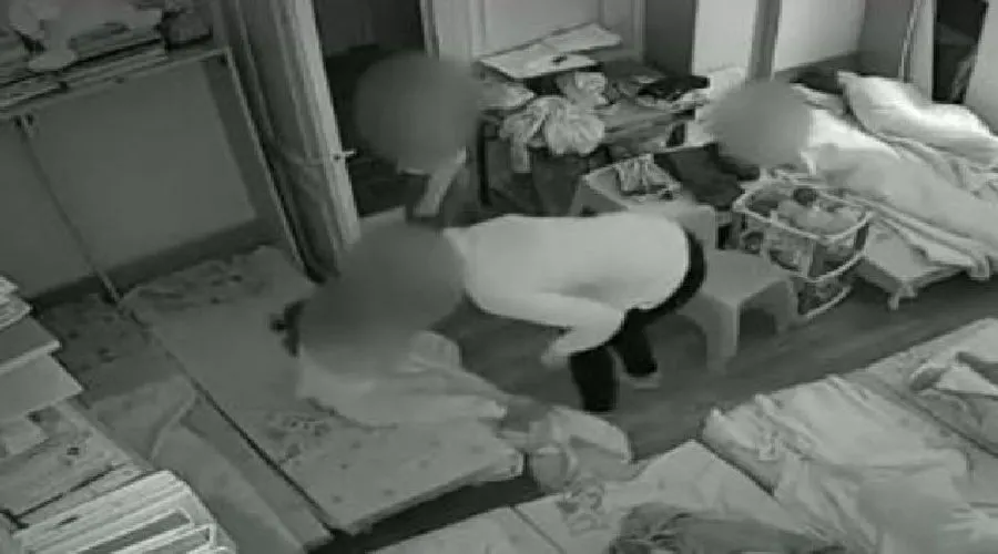 Caz incredibil la Timișoara. Copilaș de doi ani lovit într-o creșă de fiica lui Iosif Rotariu. Micuțul a ajuns la spital cu piciorul rupt. Imagini care vă pot afecta emoțional