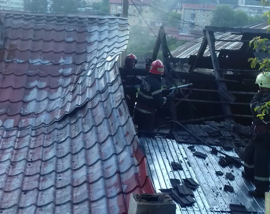 Case în flăcări