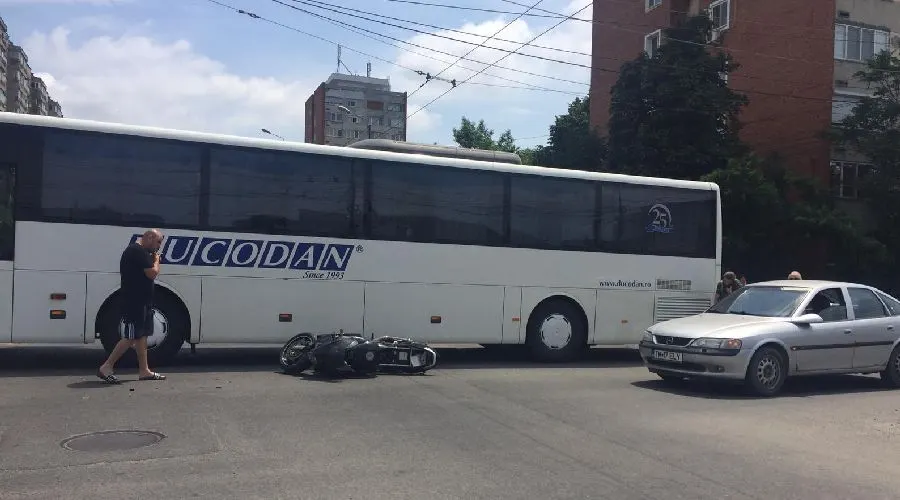 Oameni răniți după două accidente de motocicletă la Timișoara