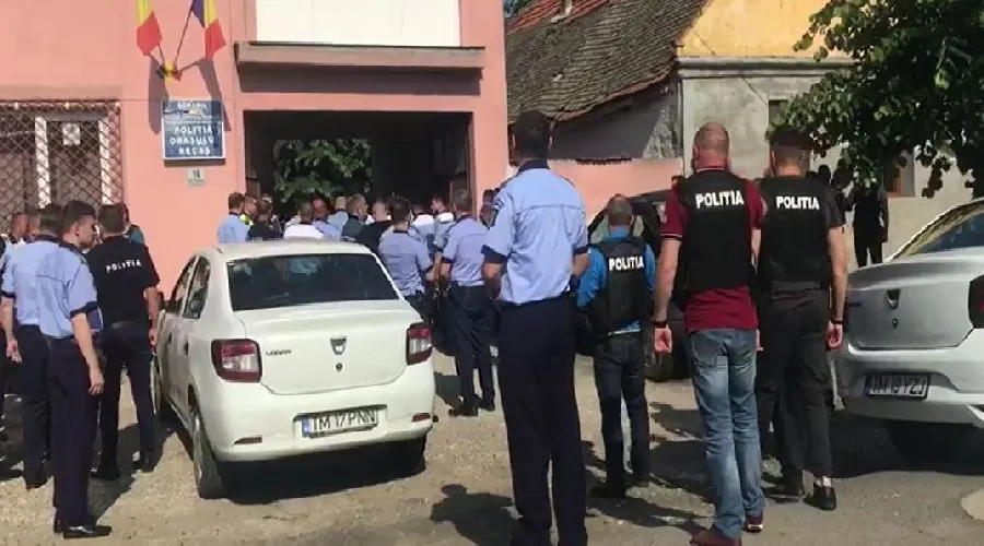 Polițiști și jandarmi sprijiniți de câini de urmă și un elicopter, în căutarea celui care a ucis un polițist lângă Timișoara