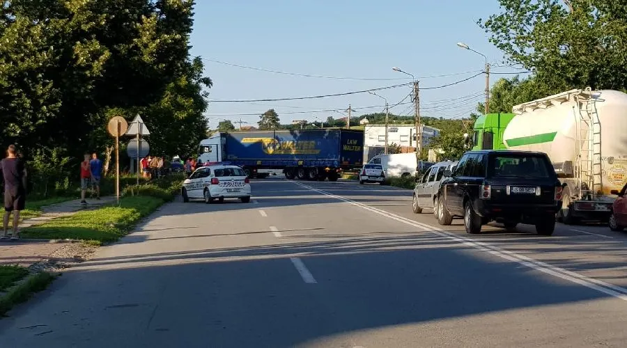 Ca în filmele de acțiune. Un șofer care a forțat intrarea în țară, prins după ce s-au tras focuri de armă, în Timiș