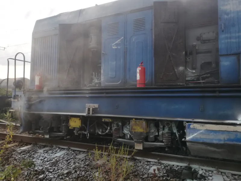 Locomotivă cuprinsă de flăcări, în Timiș