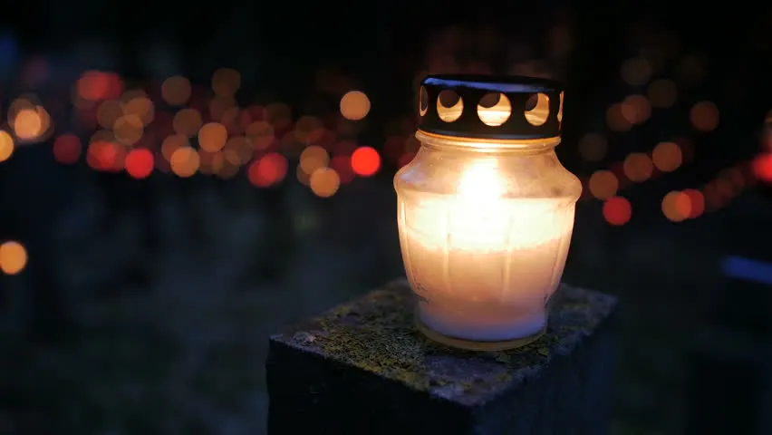 Cimitire luminate în Banat, după o tradiție veche și respectată