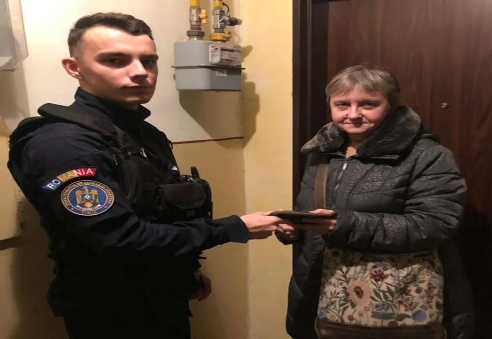 Portofel găsit şi restituit de jandarmi