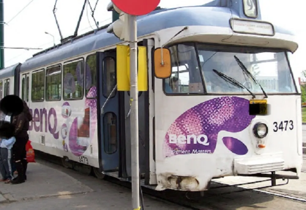 Agresată în tramvai