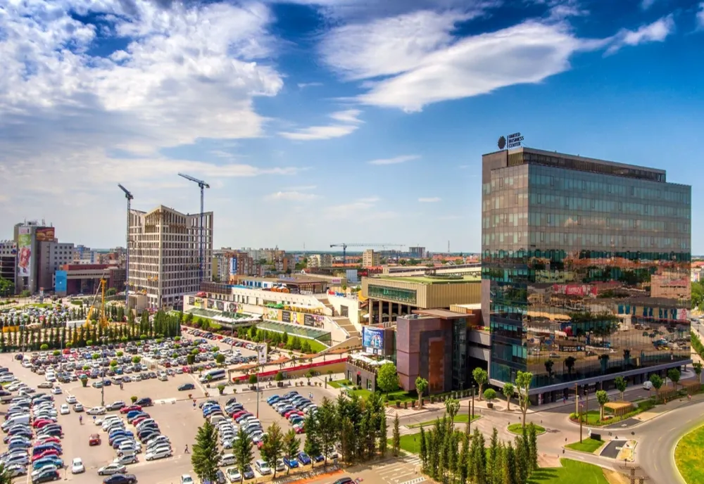 Un bărbat a căzut de la etaj, într-un mall din Timișoara