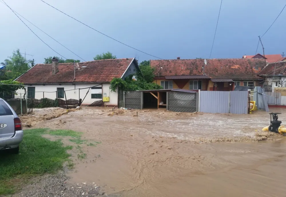 Oraș din Timiș, inundat după o ploaie torențială