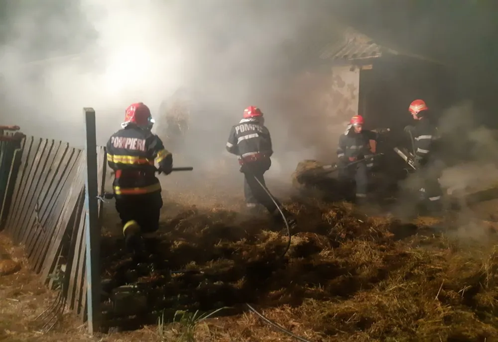 Inconjurat de flăcări, un om a fost salvat de pompierii din Timișoara