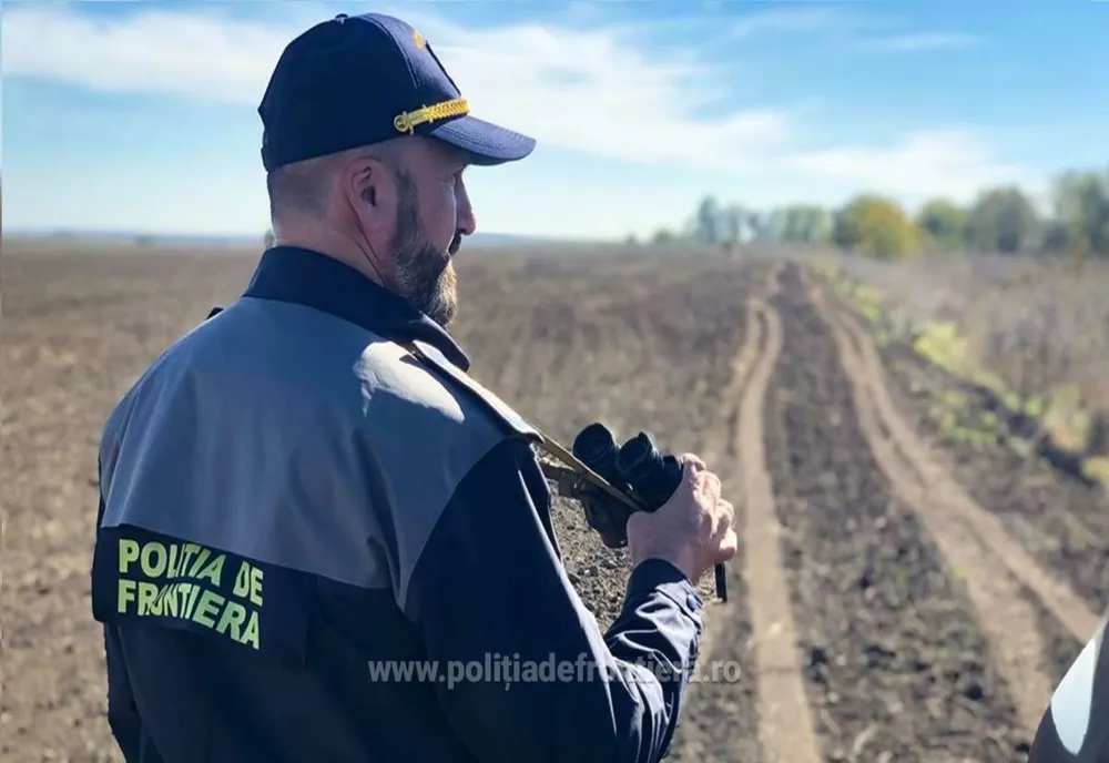  Doi cetăţeni români, trimişi în judecată pentru trafic de migranţi şi complicitate la această infracţiune