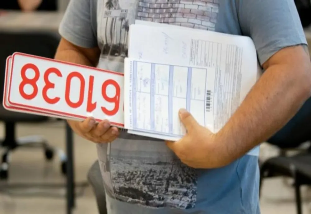 Criză la serviciul de înmatriculări auto din Timiș, după arestarea a nouă polițiști 