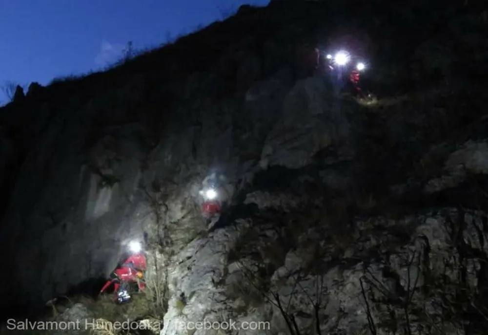 Un turist din Timişoara, căutat toată noaptea de salvamontişti în Retezat
