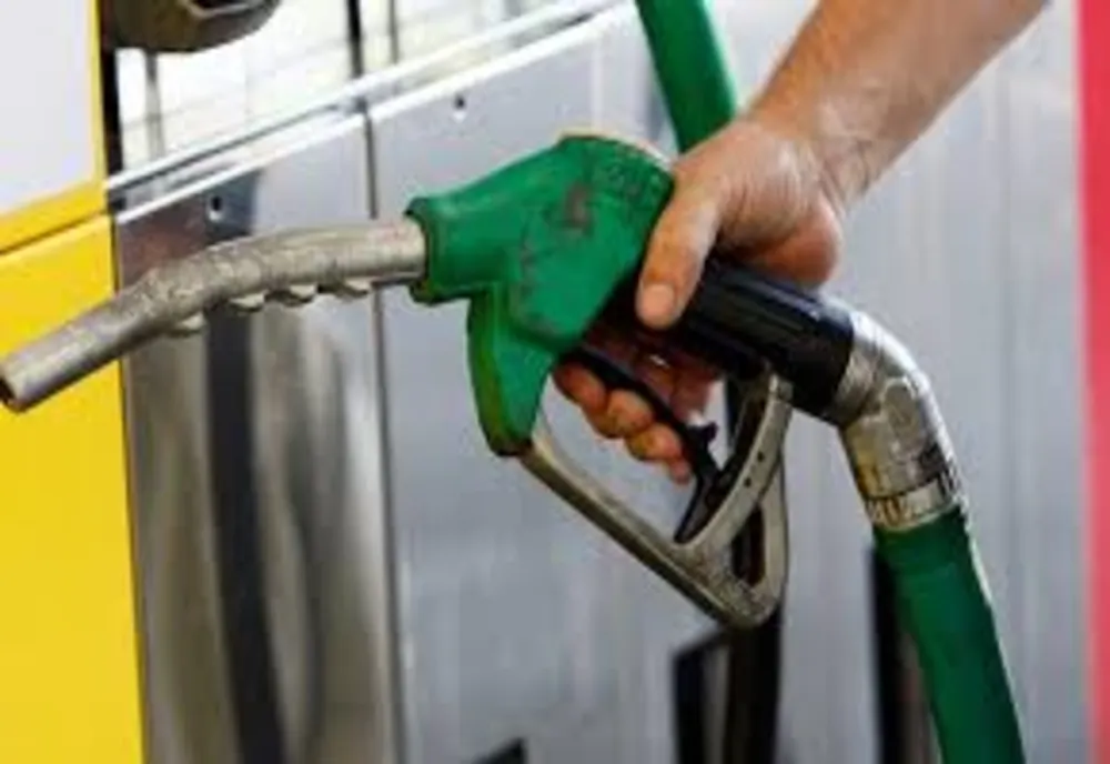 Benzinării blocate în peste 30 de județe, ca urmare a exploziei prețului la carburanți