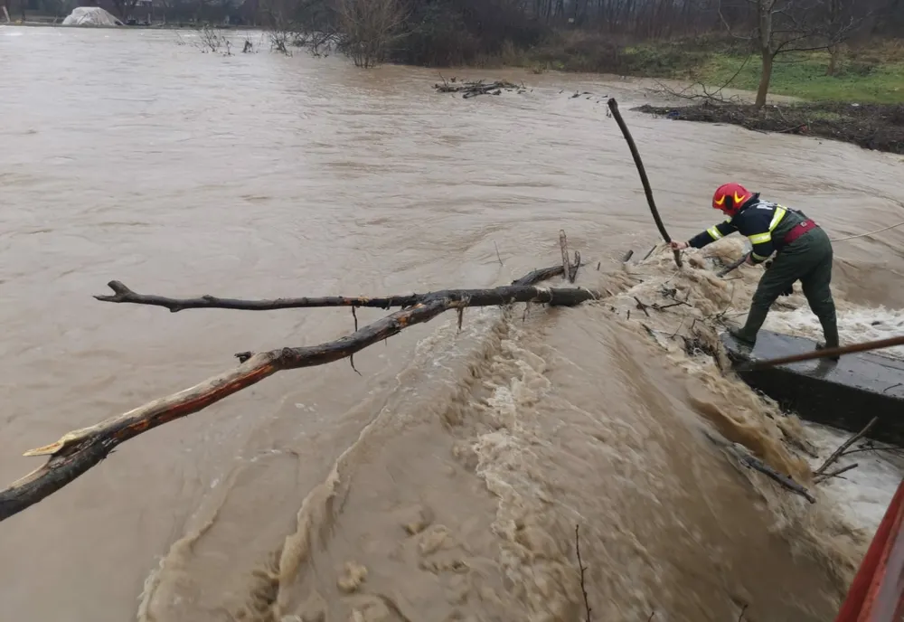 Avertizare hidrologică! Cod PORTOCALIU de viitură pe râurile din 3 județe