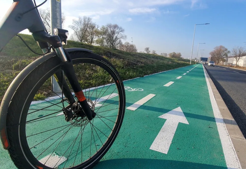 470 de km de piste de biciclete, amenajate în Timiș prin PNRR. Rețeaua va lega Timișul de Arad, Caraș - Severin și Hunedoara