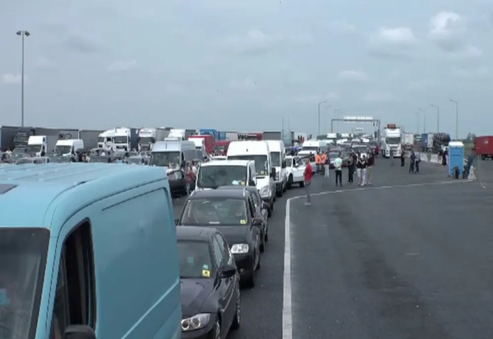 Aglomerație mare la granițele României înainte de sărbători. Dacă România era în Schengen, situația era alta