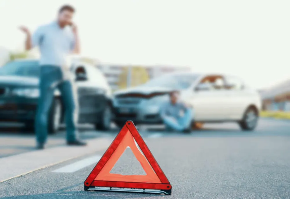 Accident în lanț în Timișoara, într-o intersecție aglomerată. Ce se întâmplă când nu păstrezi distanța regulamentară