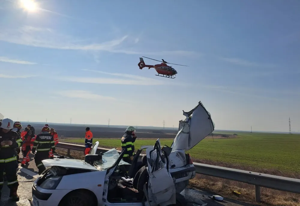 Accident mortal pe autostradă: șoferul unei mașini care staționa pe banda de urgență a fost spulberat de un TIR