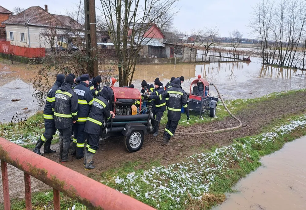 Alertă, în continuare, în județul Timiș. Peste 50 de curți, case și un drum, inudate la Bodo. Ape revărsate și în alte localități