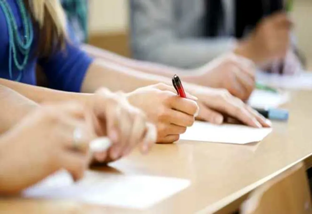 Fraudă la BACALAUREAT! Percheziții în județul Timiș. Cât costă o diplomă