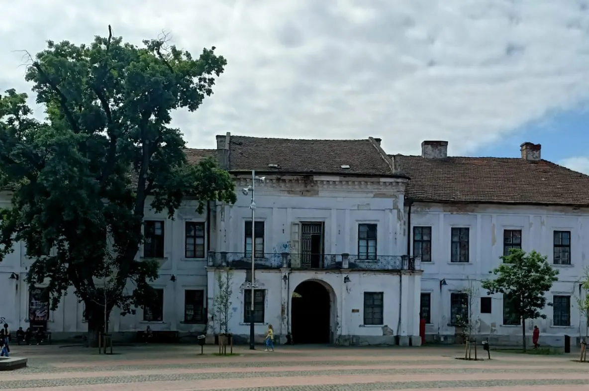 MUZEUL MILITAR DIN TIMIȘOARA: O CLĂDIRE CU ISTORIE, ÎNCĂ AȘTEPTÂND SĂ IȘI REGĂSEASCĂ STRĂLUCIREA