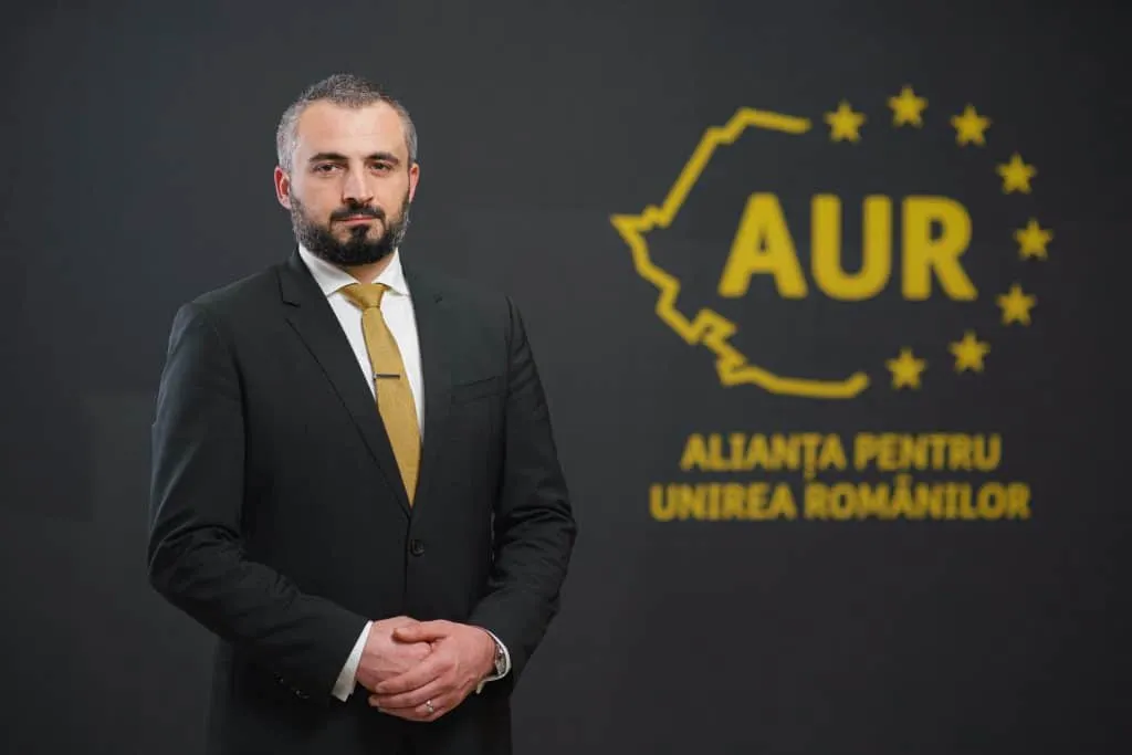 AUR PROPUNE LEGE PENTRU COMBATEREA DROGURILOR ȘI VIOLENȚEI ÎN ȘCOLI: UNIFORMĂ OBLIGATORIE, CAMERE VIDEO ȘI INTERZICEREA TELEFOANELOR
