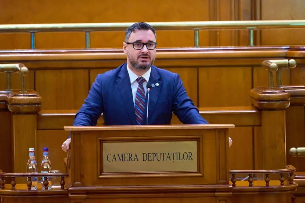 DAN TANASĂ (AUR): " DUPĂ URȘI, GÂNDACI ȘI CASTORI...ACUM NE OPRIM DIN CONSTRUIT SPITALE DIN CAUZA A TREI NUCI?"