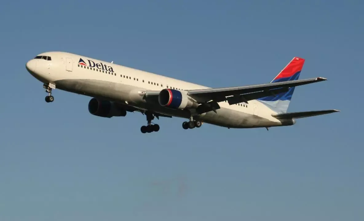 Panică, în aer! Mai multe persoane, rănite după turbulențe în timpul unui zbor Delta Airlines Los Angeles–Sydney
