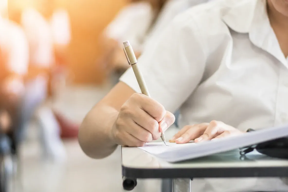 Sesiunea de toamnă a Bacalaureatului începe luni cu evaluarea competențelor orale la Limba română