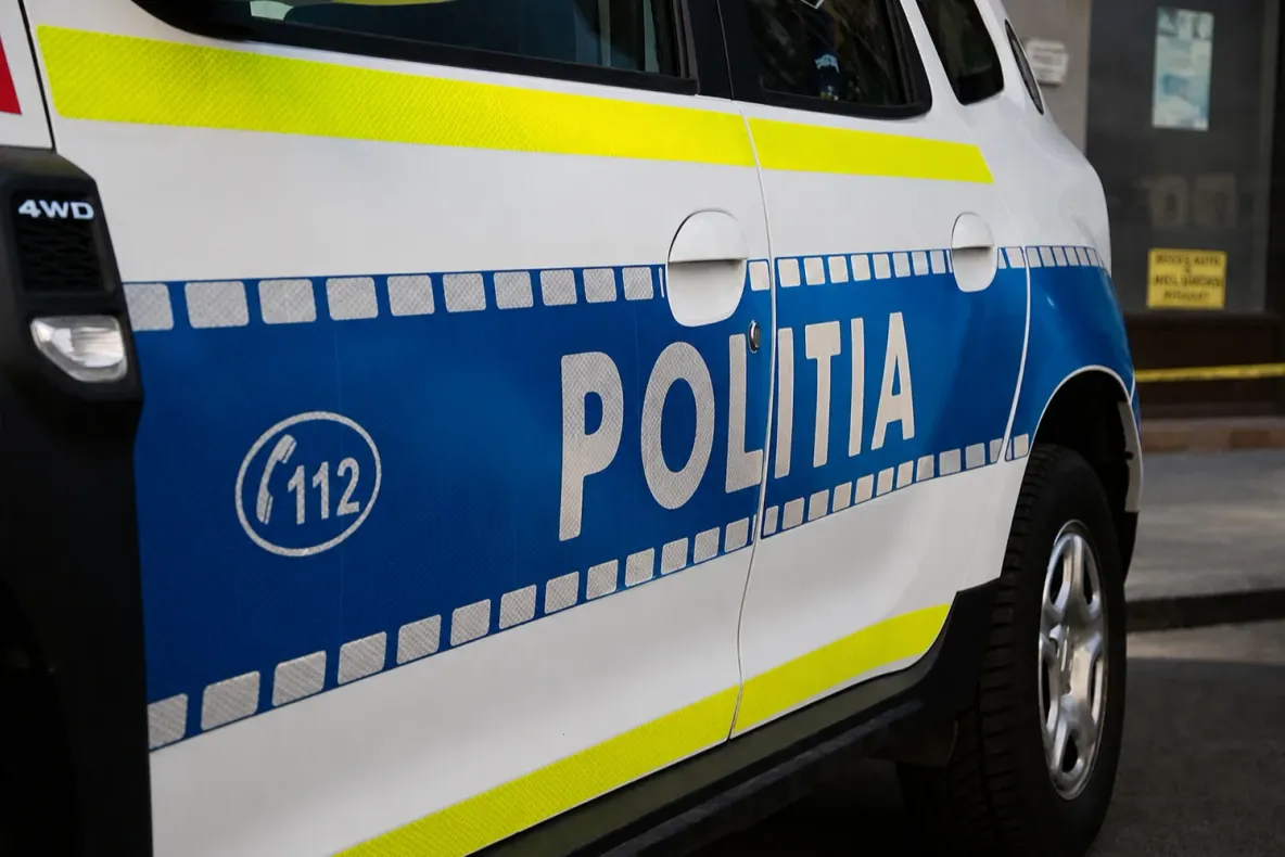 Studiu al Poliției Române: aproape 100 de milioane de lei prejudicii din fraude online cu investiții în acțiuni și criptomonede