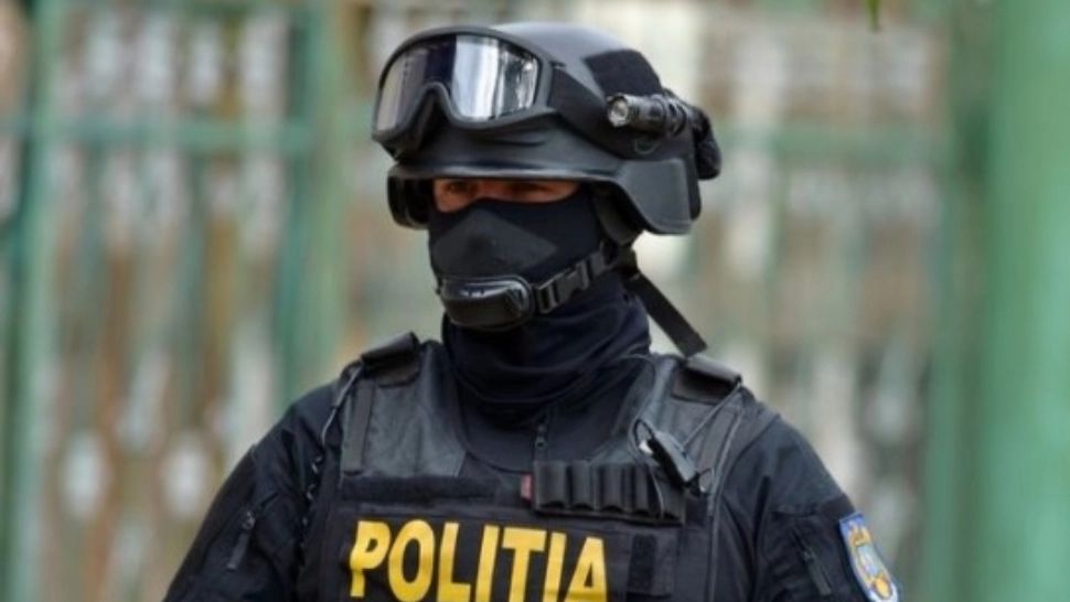 Final de fugă pentru trei condamnați: capturați pe Aeroportul din Bacău după ani petrecuți în Italia