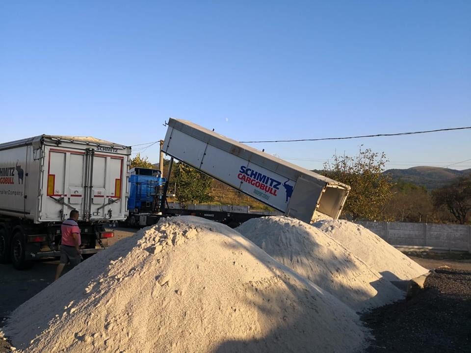 Pregătiri de iarnă: transporturi de material antiderapant