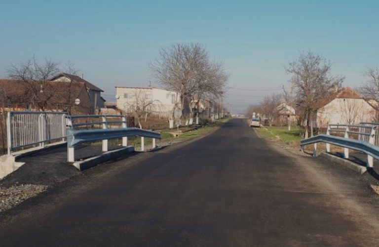 După multe peripeții, podețul de la Diniaș este gata