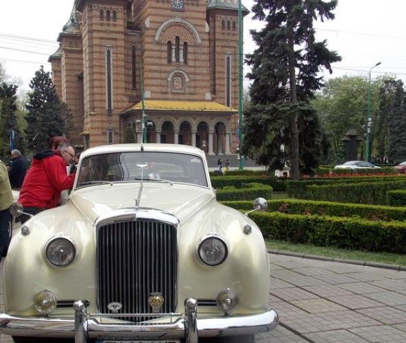 Cele mai spectaculoase mașini de epocă vin la Timișoara