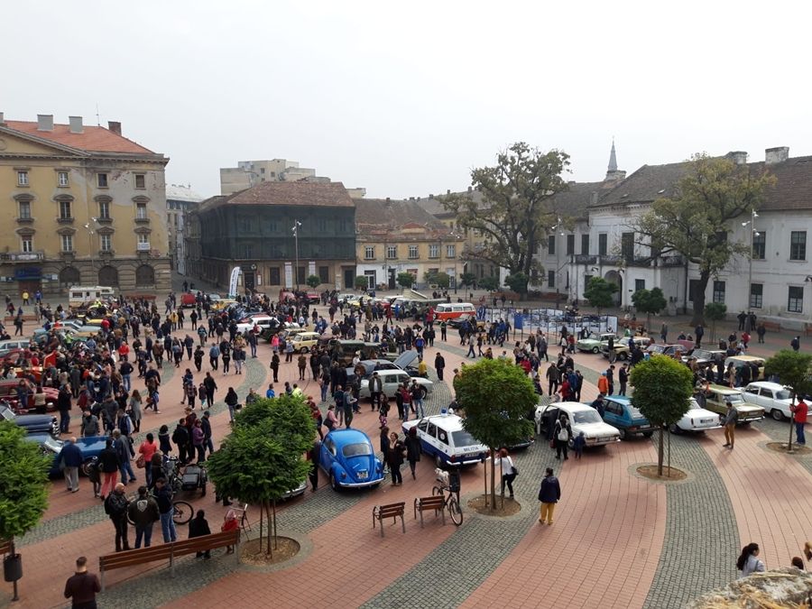 Bijuterii pe patru roți expuse la Retroparada Toamnei la Timișoara