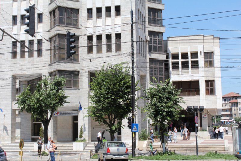 Angajații de la Finanțe au întrerupt lucrul