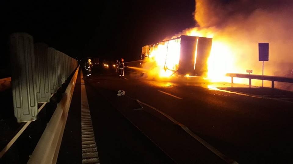 Flăcări pe Autostrada Vestului