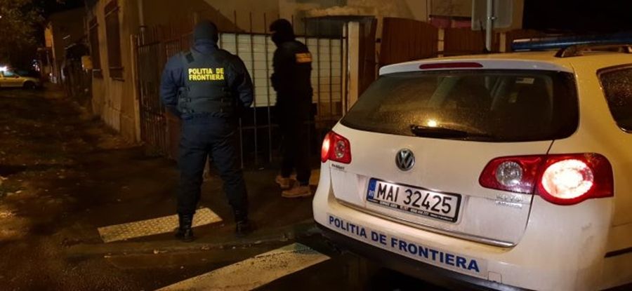 Rețea de trafic de migranți anihilată după percheziții la Timișoara și în București