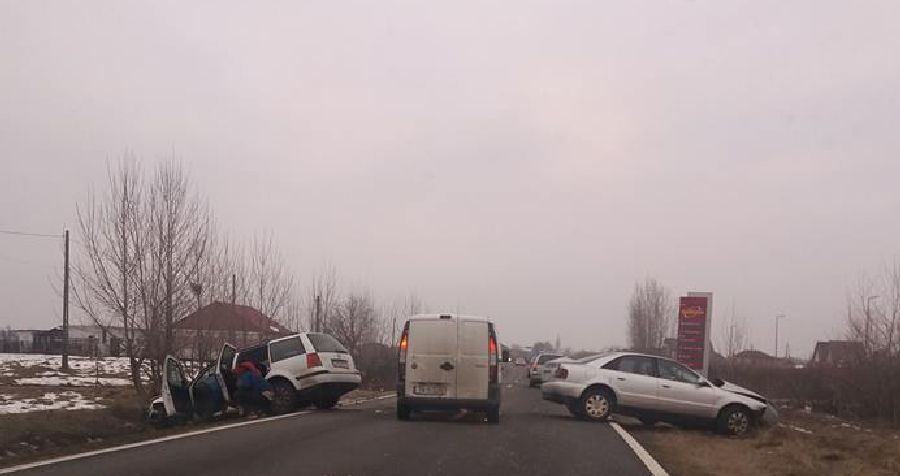 Accident violent în apropiere de Timișoara. Patru oameni au ajuns pe mâinile medicilor