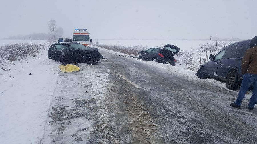 Accident grav în Timiș. O femeie a murit și alți patru oameni au ajuns la spital în stare gravă