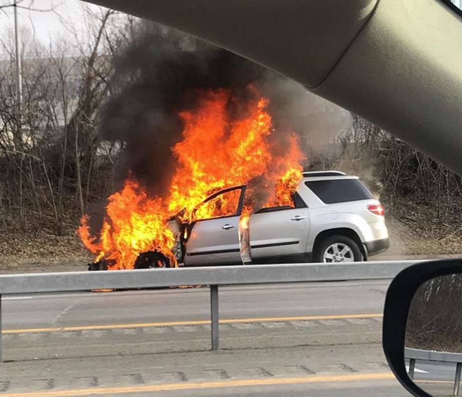Accident pe autostrada A1. Mașină în flăcări
