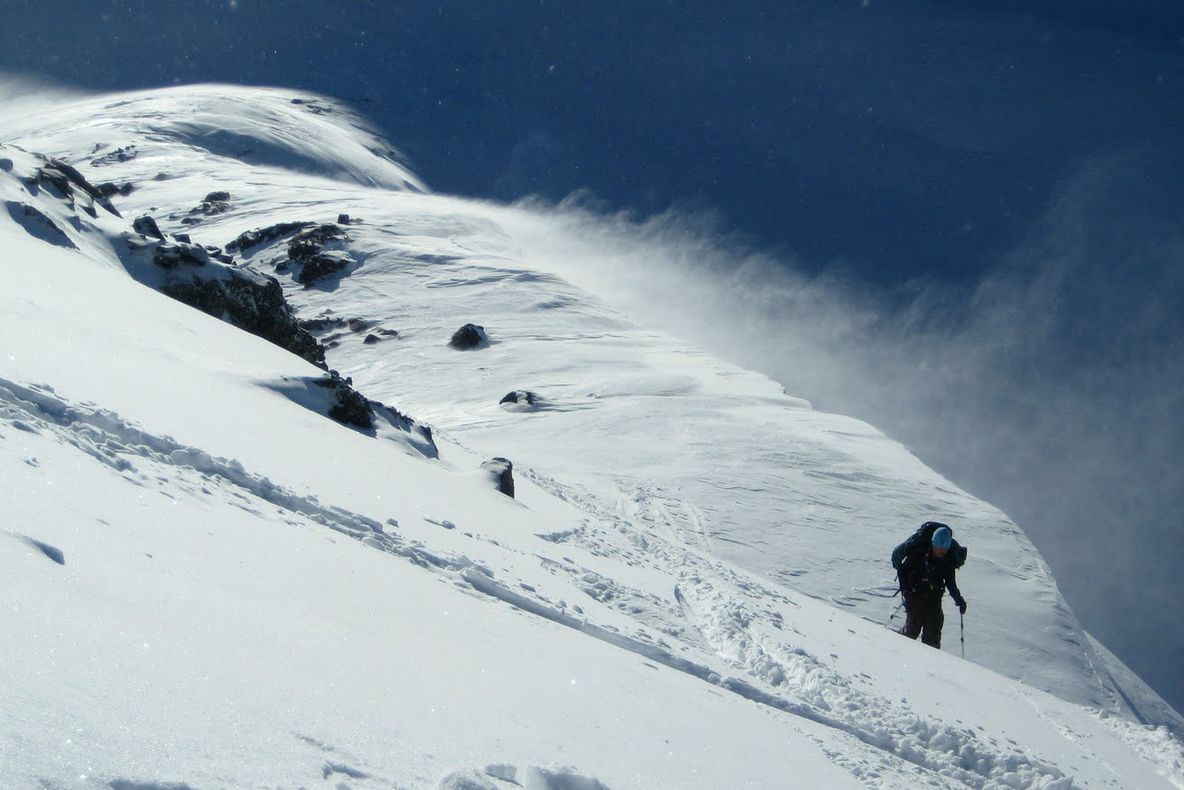 Vă petreceți Crăciunul la munte? Verificați care sunt zonele sub cod galben