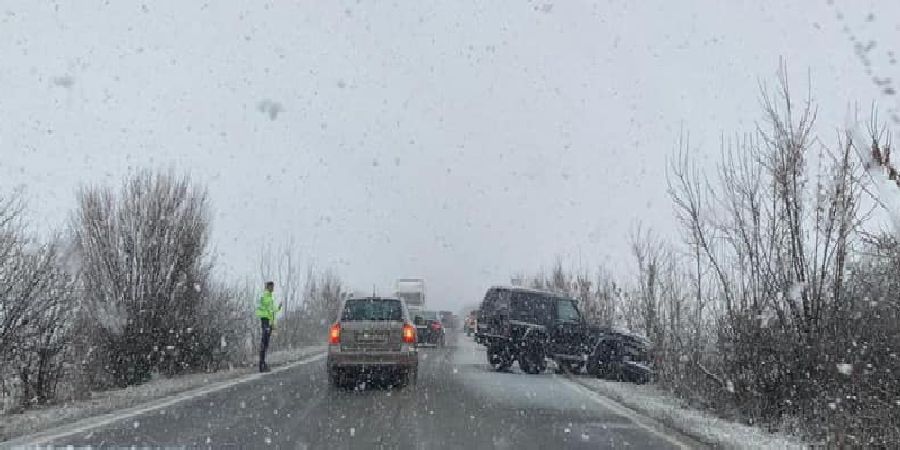 Ciocnire în lanț în apropiere de Timișoara. O tânără a fost rănită