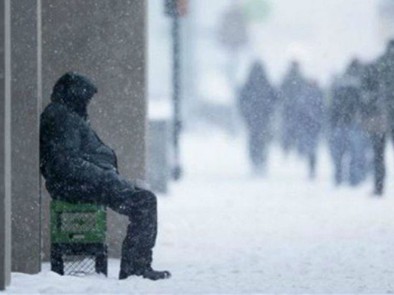 Ultima speranță în fața urgiei. Adăposturile pentru oamenii străzii sunt pline